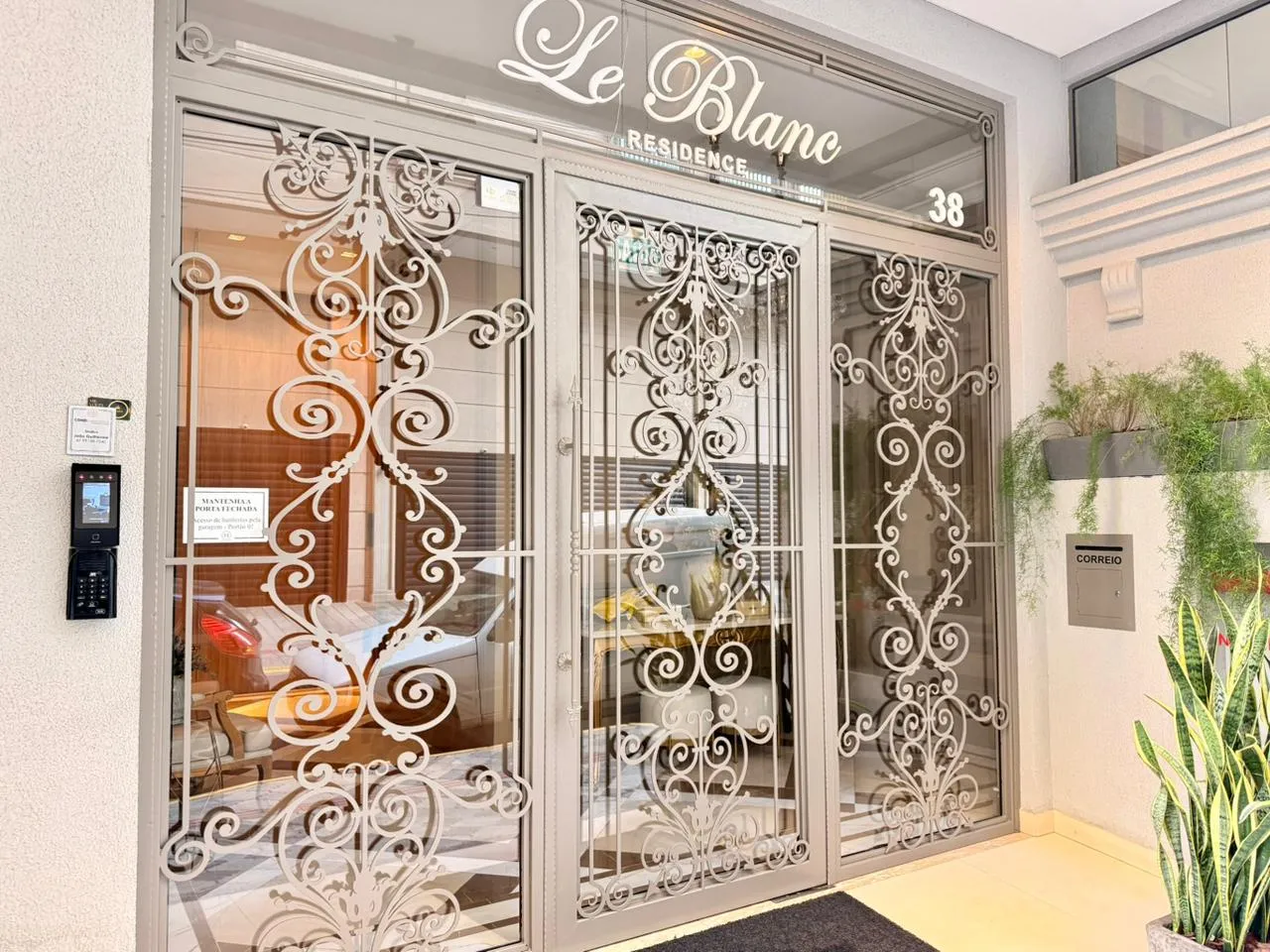 LE BLANC