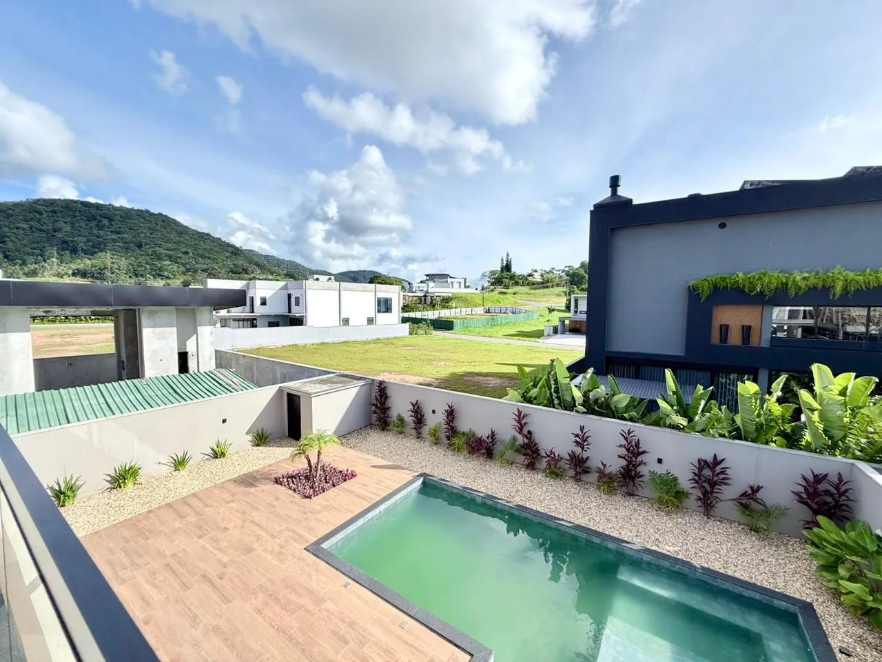 CASA DE ALTO PADRÃO CALEDÔNIA