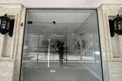 Sala comercial à venda em Itapema - Meia Praia - Itapema