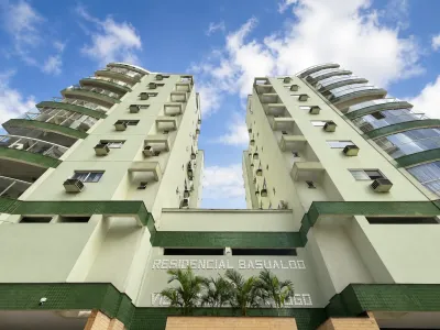 Apartamento de 3 dormitórios, sendo 1 suíte à venda em 300 Centro - Centro - Balneário Camboriú