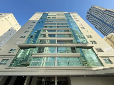 Apartamento de 4 suítes no Atlantic Paradise à venda em Meia Praia - Itapema