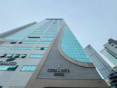 Sala comercial no Ponto Comercial Cipriano’S Office à venda em Itapema - Meia Praia - Itapema